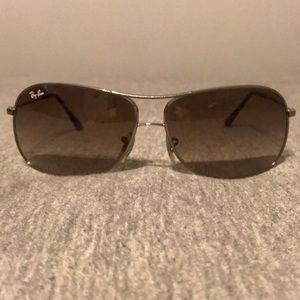 Classic Ray-Ban Aviator Sunglasses
